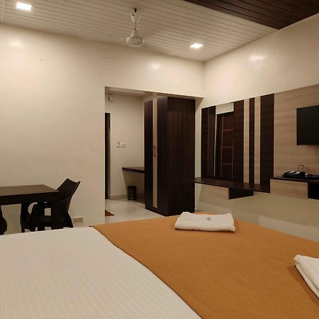 Park Inn Beach Resort Chennai Esterno foto