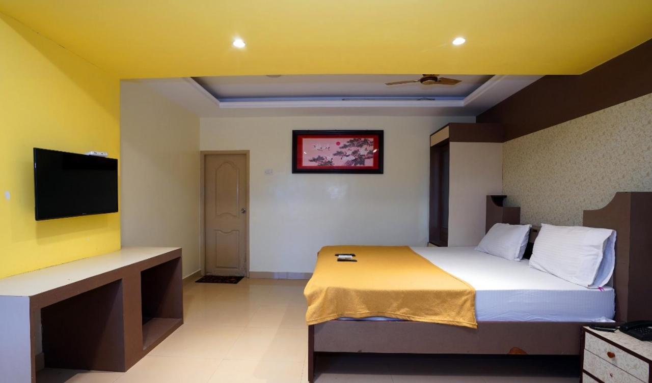 Park Inn Beach Resort Chennai Esterno foto
