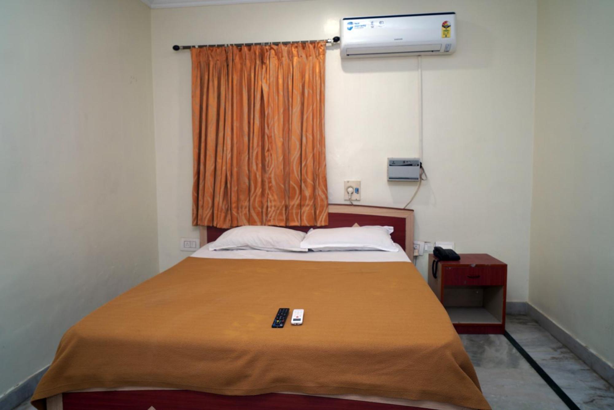 Park Inn Beach Resort Chennai Esterno foto