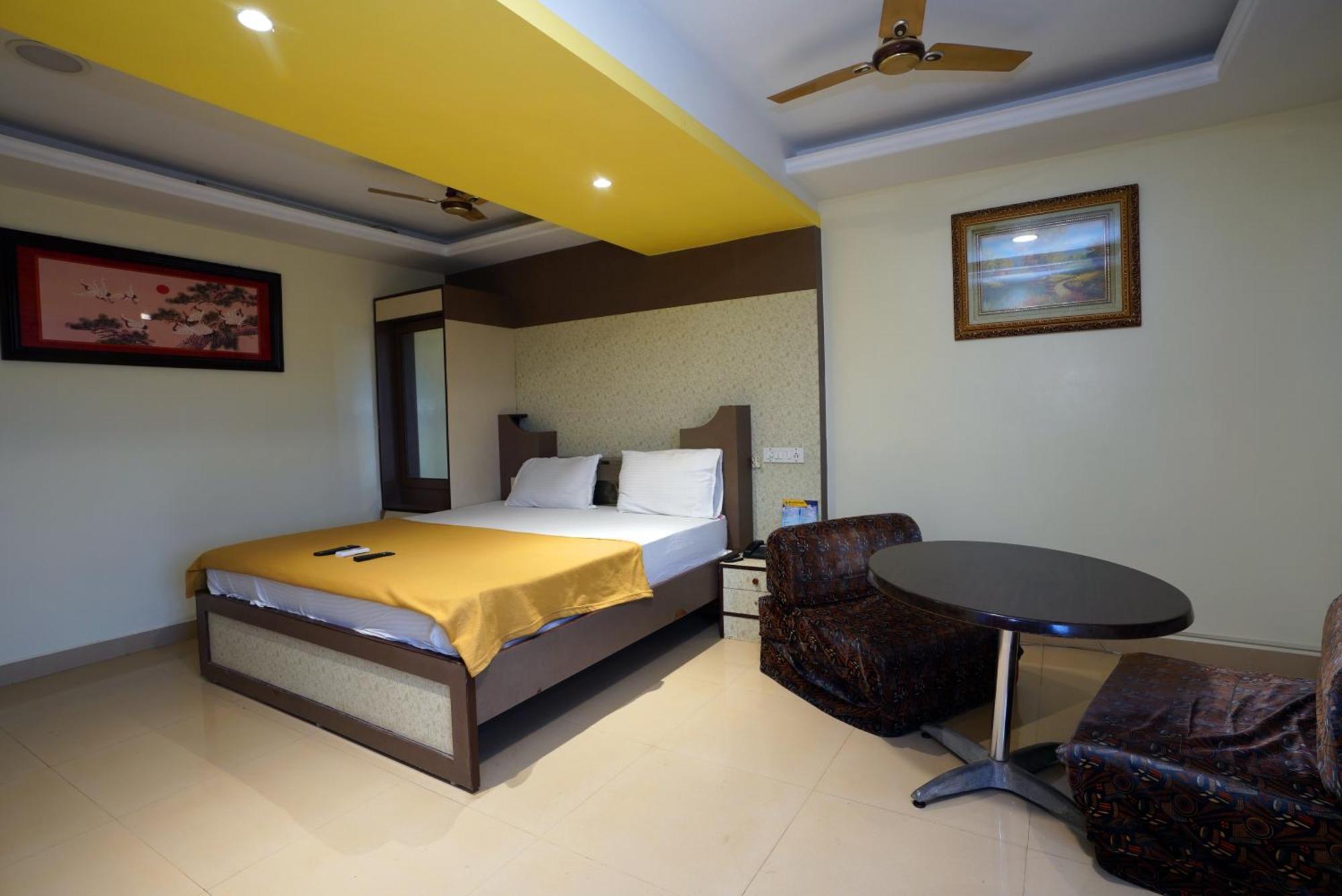 Park Inn Beach Resort Chennai Esterno foto
