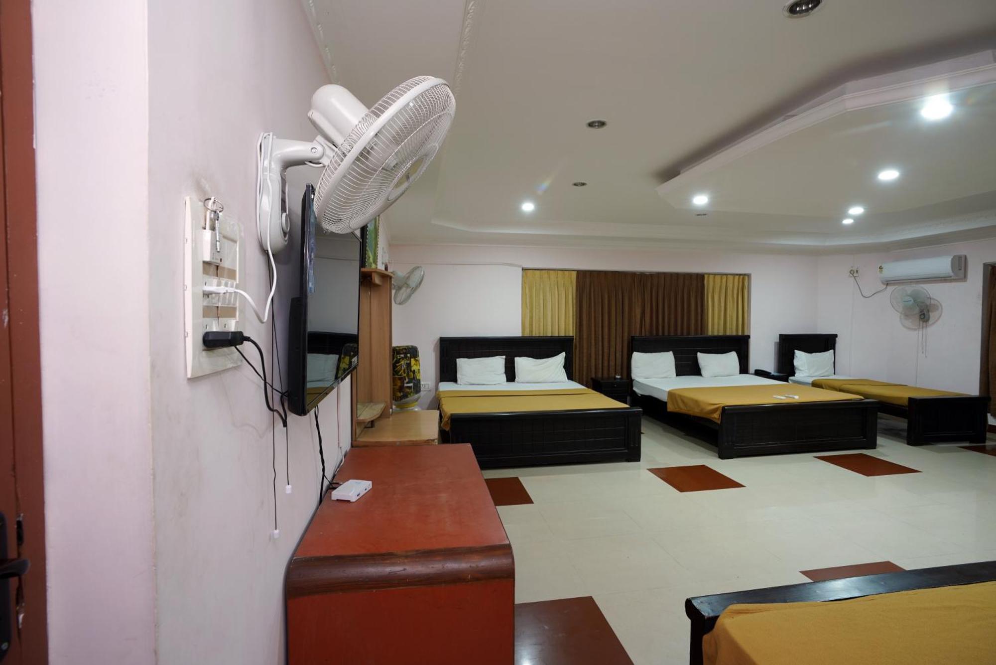 Park Inn Beach Resort Chennai Esterno foto