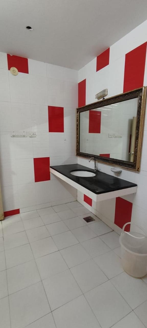 Park Inn Beach Resort Chennai Esterno foto