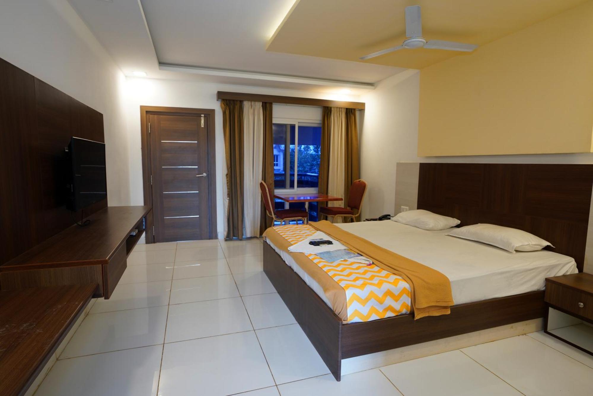 Park Inn Beach Resort Chennai Esterno foto
