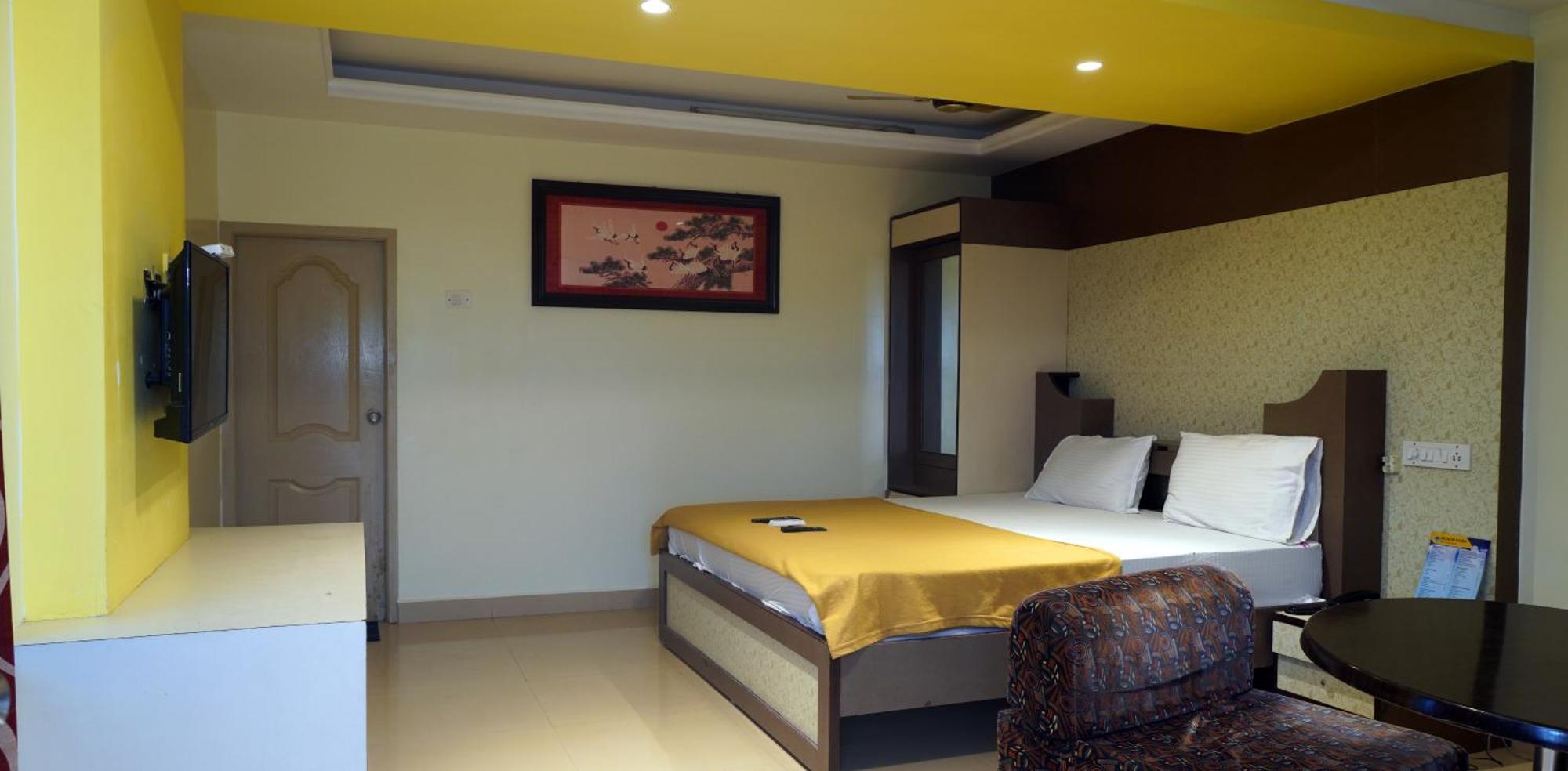 Park Inn Beach Resort Chennai Esterno foto