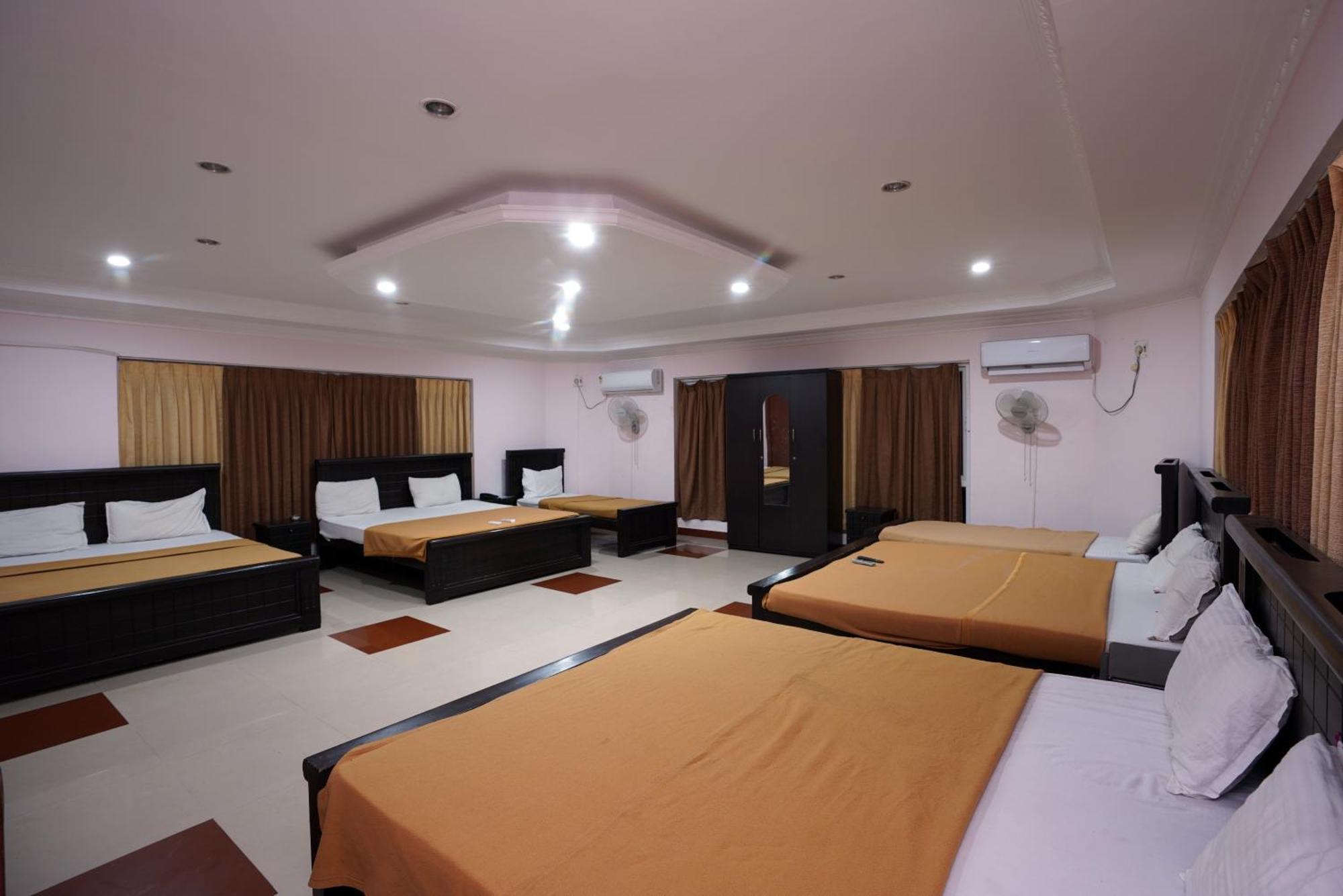 Park Inn Beach Resort Chennai Esterno foto
