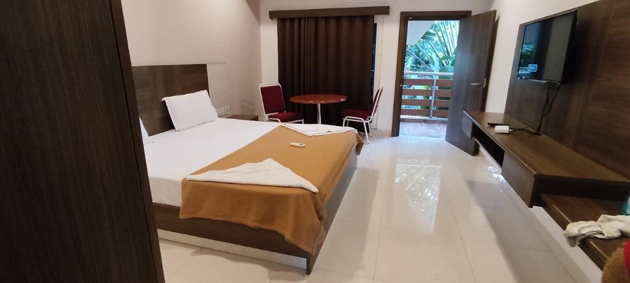 Park Inn Beach Resort Chennai Esterno foto