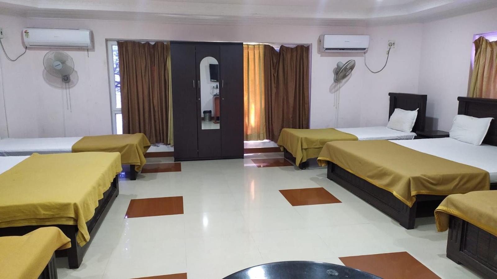 Park Inn Beach Resort Chennai Esterno foto