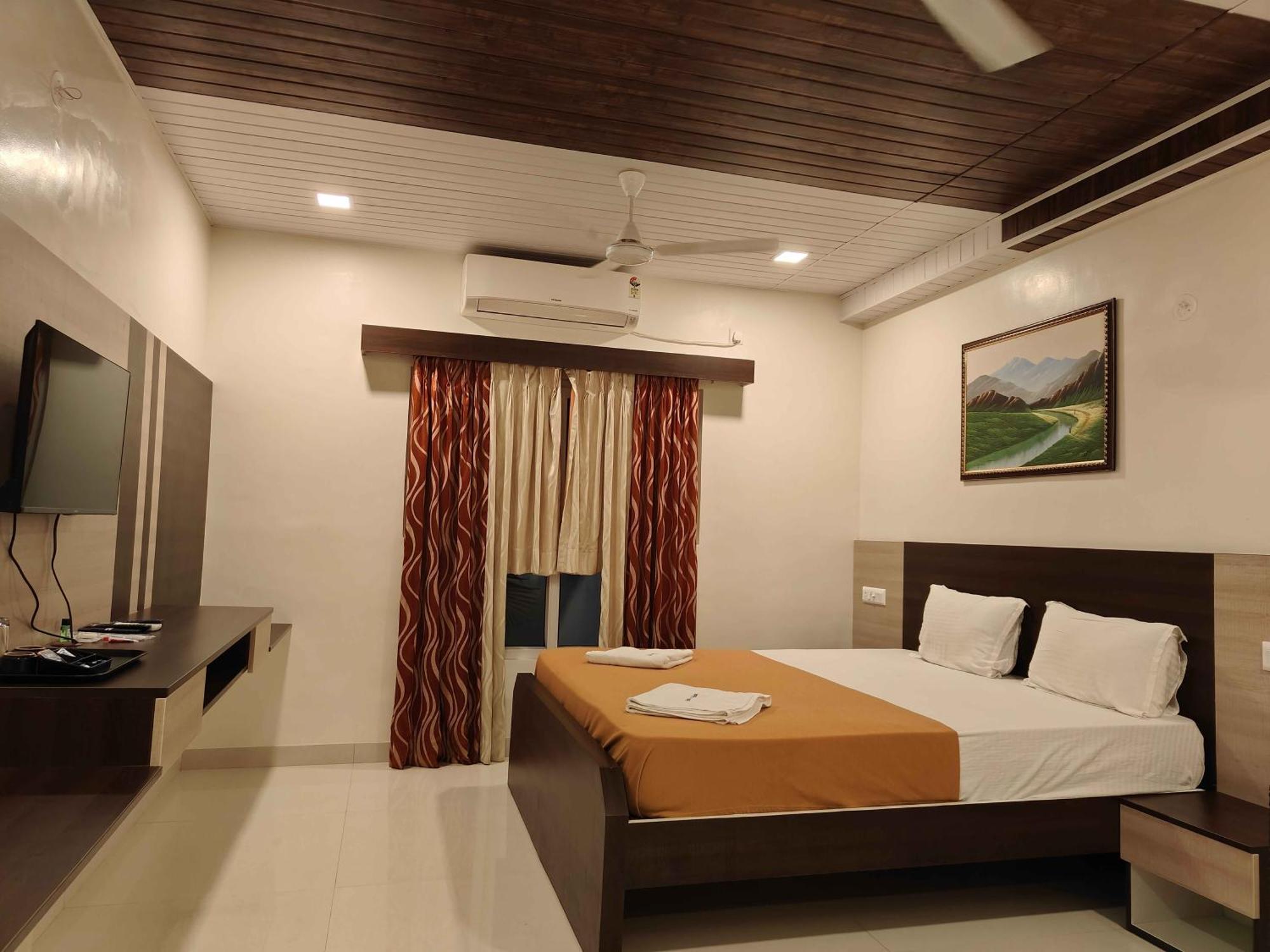 Park Inn Beach Resort Chennai Esterno foto