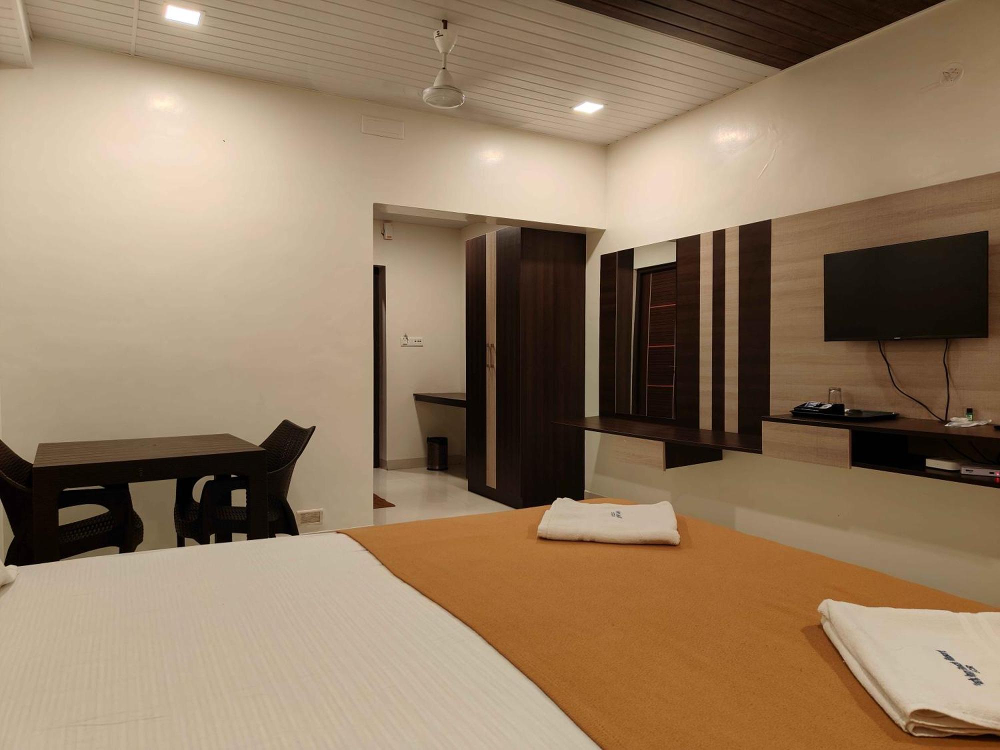 Park Inn Beach Resort Chennai Esterno foto