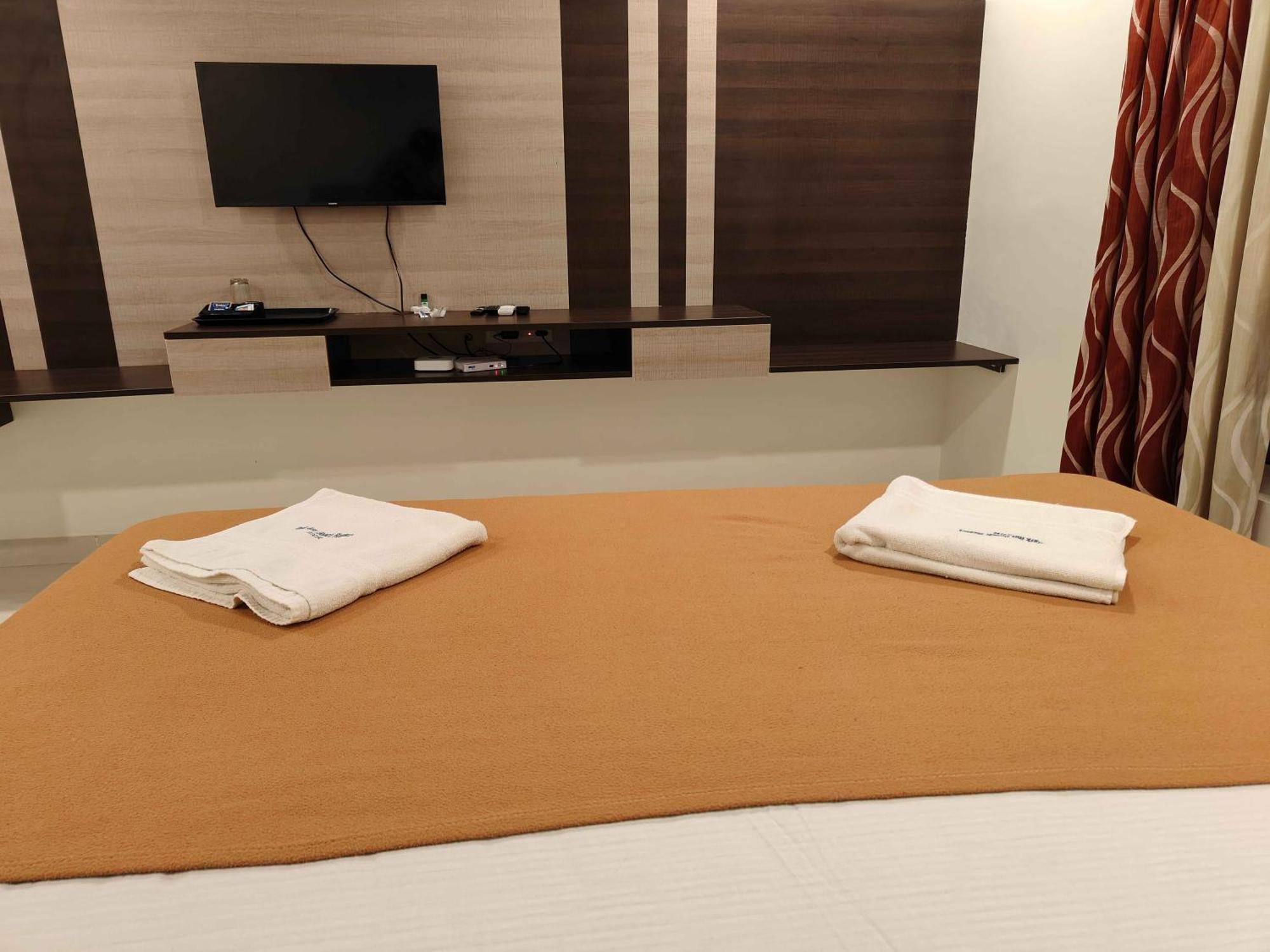 Park Inn Beach Resort Chennai Esterno foto