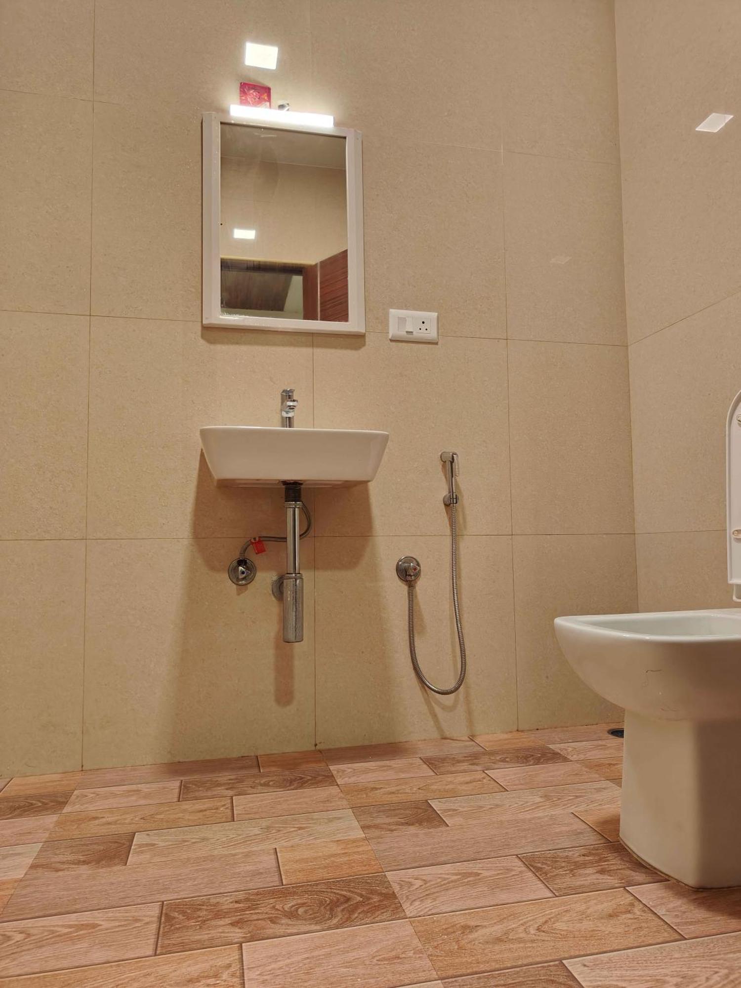 Park Inn Beach Resort Chennai Esterno foto