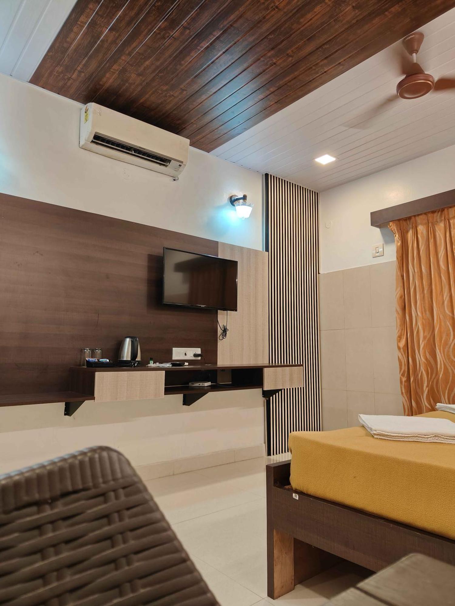 Park Inn Beach Resort Chennai Esterno foto